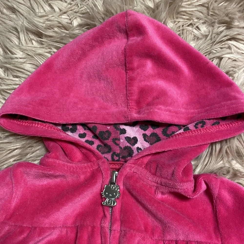 Hello Kitty Sweater - Picture 4 of 6